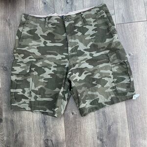 George Men's Camo 10" At The Knee Multi-Pockets Comfort Cargo Shorts